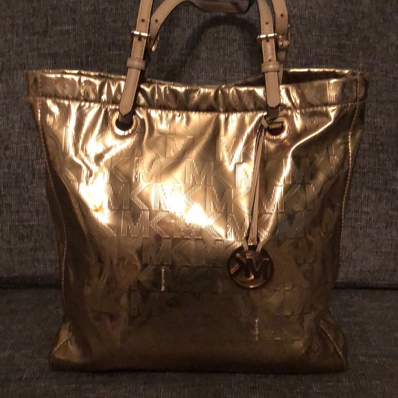 michael kors rose gold handbag